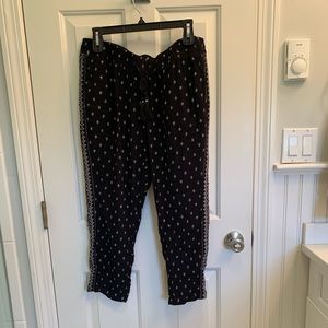 Old navy black Capri pants